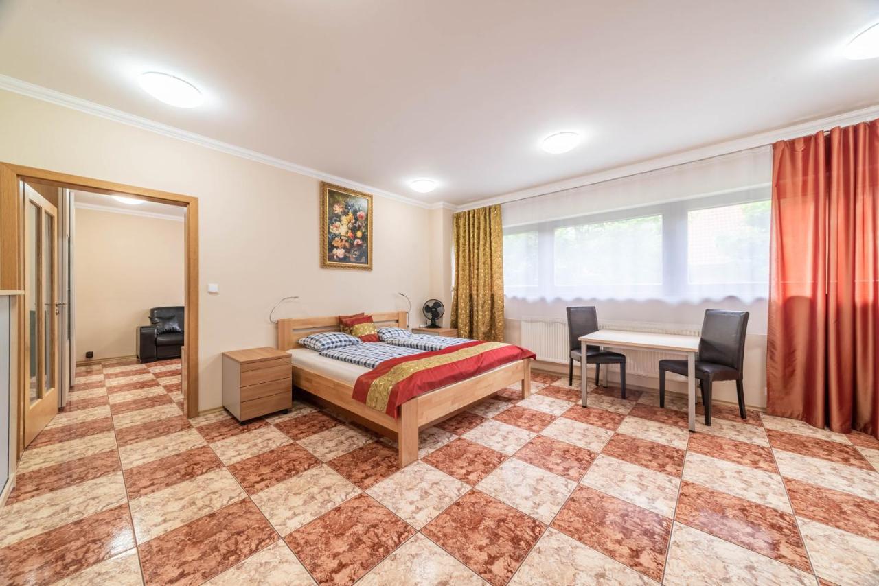 Apartman Blizko Centra Prahy プラハ エクステリア 写真